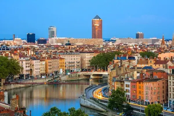 Alternative Taxi Lyon vers le Lyon Street Food Festival avec KIRO TRAVEL