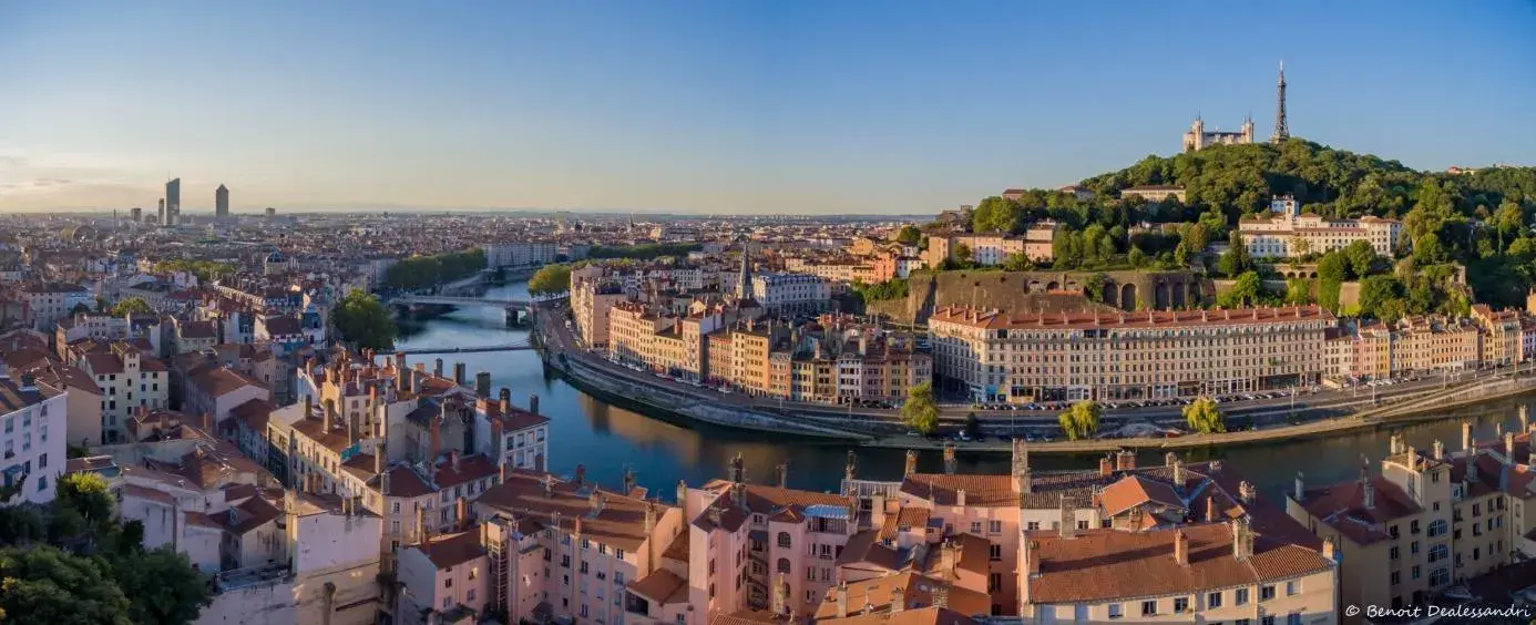 Profitez des Nuits de Fourvière avec le service fiable d’Alternative Taxi Lyon de Kiro Travel