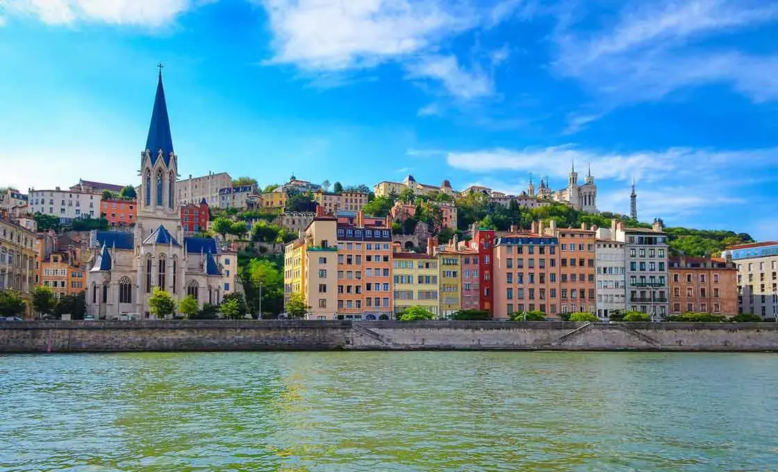 Alternative Taxi Lyon vers le Lyon Street Food Festival avec KIRO TRAVEL